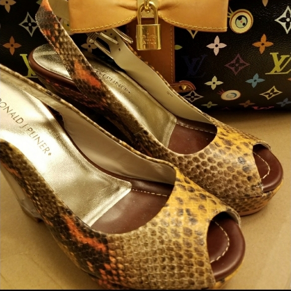 Donald J Pliner Women's Debb Wedge Snake Print - Picture 5 of 8